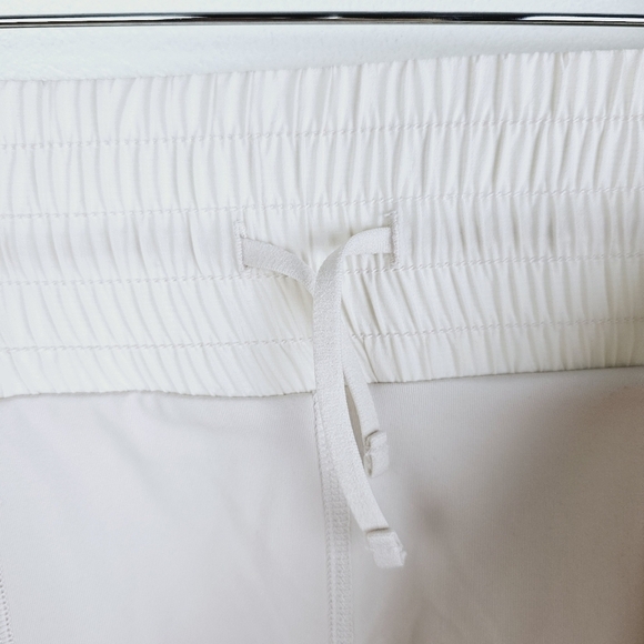 All in Motion Cream Translucent Tulip Shorts NWT, size XL - Picture 10 of 15